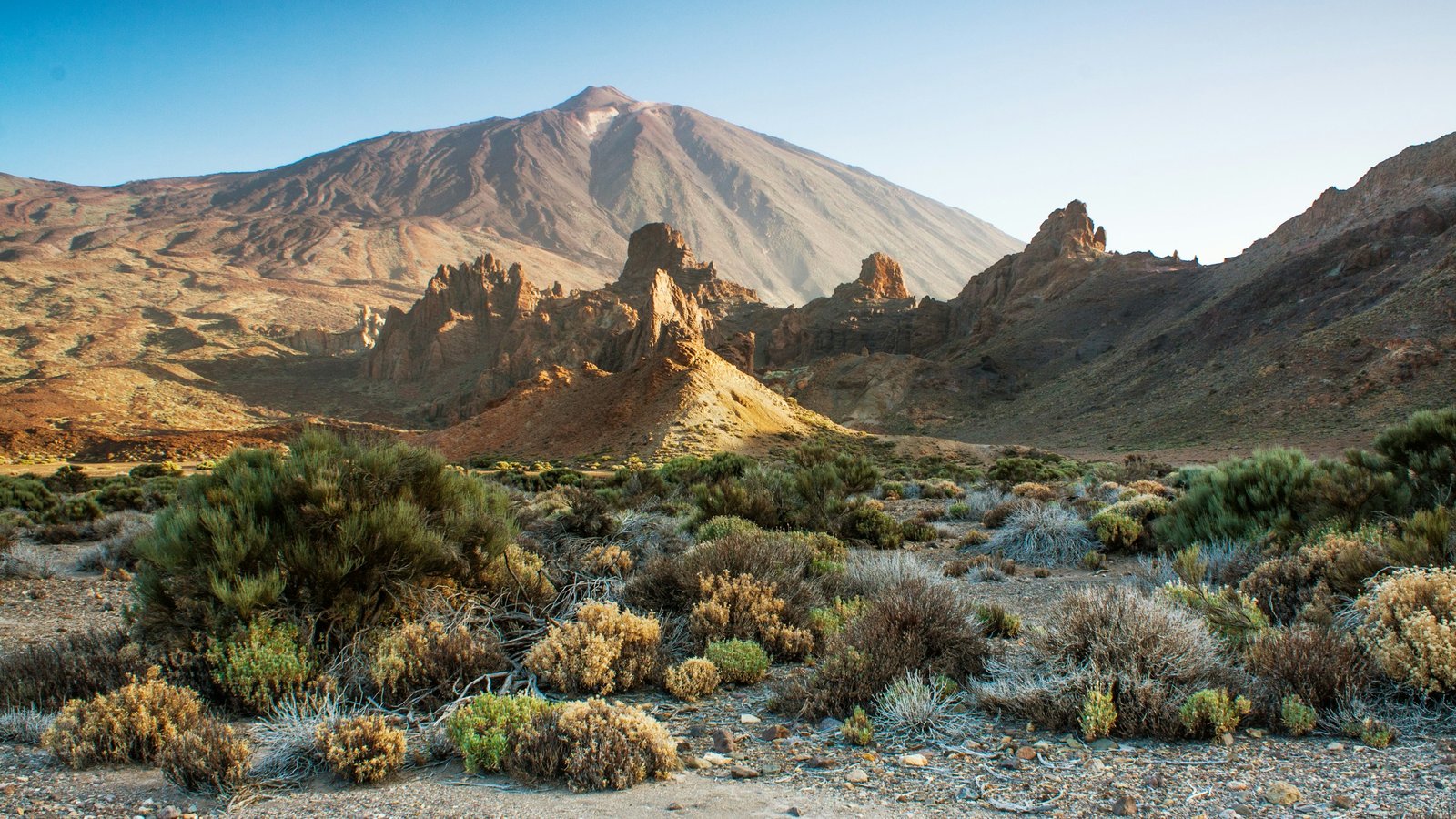 El Teide y los Roques de García en el Parque Nacional del Teide, Tenerife