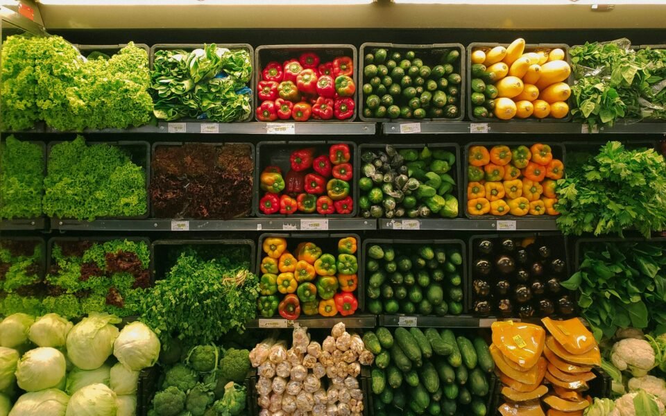 Expositor de frutas y verduras frescas